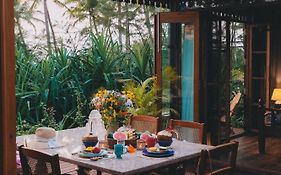 Villa Fiesta - Beachfront Getaway